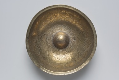  <em>Divination Bowl with Inscriptions and Zodiac Signs</em>, mid-16th century. Copper alloy (brass), engraved with repoussé center, 3 3/4 x 8 1/2 x 8 1/2in. (9.5 x 21.6 x 21.6cm). Brooklyn Museum, Gift of Mrs. Charles K. Wilkinson in memory of her husband, 1989.149.7. Creative Commons-BY (Photo: Brooklyn Museum, 1989.149.7_view01_PS11.jpg)