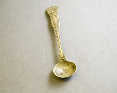 Akan. <em>Spoon</em>, 19th century. Copper alloy, length: 5 1/4 in. (length: 11.1 cm. Brooklyn Museum, Gift of Shirley B. Williams, 1990.221.17. Creative Commons-BY (Photo: Brooklyn Museum, 1990.221.17_front_PS5.jpg)