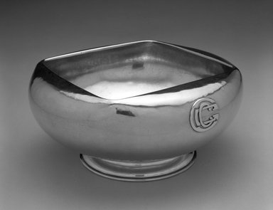 The Kalo Shops (1900-1970). <em>Bowl</em>, 1914-1918. Silver, height: 4 1/4 in. (10.8 cm); diameter: 9 1/2 in. (24.1 cm). Brooklyn Museum, Designated Purchase Fund, 1990.96.2. Creative Commons-BY (Photo: Brooklyn Museum, 1990.96.2_bw.jpg)
