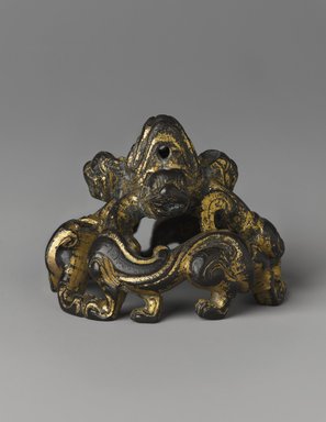  <em>Weight in the Form of Three Chilong Dragons</em>, 770 B.C.E.-8 C.E. Gilt bronze, 3 1/4in. (8.3cm). Brooklyn Museum, Gift of Alan and Simone Hartman, 1991.127.10. Creative Commons-BY (Photo: Brooklyn Museum, 1991.127.10_overall_PS4.jpg)