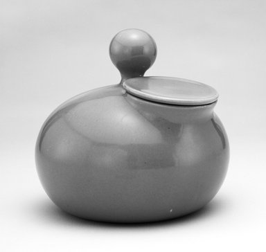 Eva Zeisel (American, born Hungary, 1906–2011). <em>Bean Pot with Lid, Town and Country Dinner Service</em>, Designed ca. 1945; Manufactured ca. 1946. Glazed earthenware, 8 1/4 x 9 1/4 x 9 in. (21 x 23.5 x 22.9 cm). Brooklyn Museum, Gift of Paul F. Walter, 1991.261.3a-b. Creative Commons-BY (Photo: Brooklyn Museum, 1991.261.3a-b_bw.jpg)