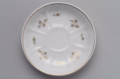 Attributed to Charles Cartlidge & Co. (1848–1856). <em>Saucer</em>, ca. 1850. Porcelain, 1 x 5 11/16 x 5 11/16 in. (2.5 x 14.4 x 14.4 cm). Brooklyn Museum, Gift of George West, 1991.98. Creative Commons-BY (Photo: Brooklyn Museum, 1991.98.jpg)