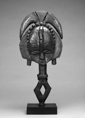 Kota (Obamba subgroup). <em>Reliquary Guardian Figure (Mbulu Viti)</em>, late 19th-early 20th century. Wood, copper, copper alloy, 19 x 9 x 2 1/2 in. (48.3 x 23.0 x 6.5 cm). Brooklyn Museum, Gift of Corice and Armand P. Arman, 1992.133.2. Creative Commons-BY (Photo: Brooklyn Museum, 1992.133.2_bw.jpg)