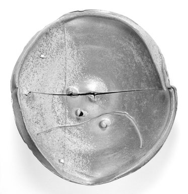 Peter Voulkos (American, 1924–2002). <em>Plate</em>, 1980. Stoneware, 5 1/2 x 20 1/2 x 22 1/4 in. (14 x 52.1 x 56.5 cm). Brooklyn Museum, Gift of Jan Cowles, 1992.154. Creative Commons-BY (Photo: Brooklyn Museum, 1992.154_bw.jpg)