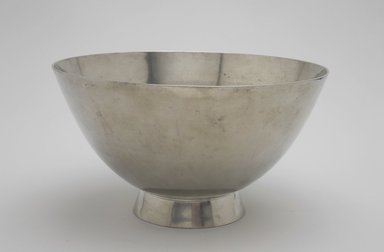 Marion Anderson Noyes (American, 1907-2002). <em>Centerpiece Bowl</em>, 20th century. Pewter, 4 5/8 x 8 3/8 x 8 3/8 x 8 3/8 in. (11.7 x 21.3 x 21.3 x 21.3 cm). Brooklyn Museum, Gift of Marion Anderson Noyes, 1992.40.49. Creative Commons-BY (Photo: Brooklyn Museum, 1992.40.49.jpg)