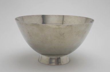 Marion Anderson Noyes (American, 1907–2002). <em>Centerpiece Bowl</em>, 20th century. Pewter, 4 5/8 x 8 3/8 x 8 3/8 x 8 3/8 in. (11.7 x 21.3 x 21.3 x 21.3 cm). Brooklyn Museum, Gift of Marion Anderson Noyes, 1992.40.49. Creative Commons-BY (Photo: Brooklyn Museum, 1992.40.49.jpg)