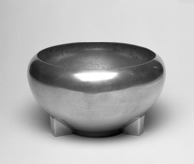 Reed & Barton (American, 1840-present). <em>Footed Bowl</em>, ca. 1931. Pewter, 4 1/2 x 8 1/4 x 8 1/4 in.  (11.4 x 21.0 x 21.0 cm). Brooklyn Museum, Gift of Jewel Stern, 1992.41. Creative Commons-BY (Photo: Brooklyn Museum, 1992.41_bw.jpg)