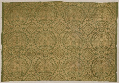  <em>Loom Width of Silk Fragment</em>, 13th–14th century. Silk, gilt paper, 18 x 22 in. (45.7 x 55.9 cm). Brooklyn Museum, Gift of the Asian Art Council, 1992.81. Creative Commons-BY (Photo: Brooklyn Museum, 1992.81_view01_PS22.jpg)