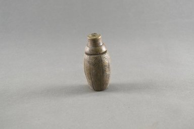 Dan. <em>Snuff Container</em>, 20th century. Wood, lid, height: 1 1/8 in. (2.9cm). Brooklyn Museum, Gift of Dr. Svend E. Holsoe, 1993.175.4a-b. Creative Commons-BY (Photo: Brooklyn Museum, 1993.175.4a-b_together_PS5.jpg)