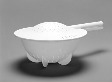 Morrison Cousins (American, 1934-2001). <em>Double Colander</em>, Designed 1992; Manufactured 1994. Plastic, Overall: 5 x 15 1/4 x 10 1/8 in. (12.7 x 38.7 x 25.7 cm). Brooklyn Museum, Gift of Tupperware, 1995.102.1a-b. Creative Commons-BY (Photo: Brooklyn Museum, 1995.102.1a-b_bw.jpg)