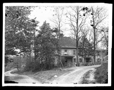 Daniel Berry Austin (American, born 1863, active 1899–1909). <em>Locust Valley, Enroute, Mill Neck, Long Island</em>, ca. 1899–1909. Gelatin silver glass dry plate negative Brooklyn Museum, Brooklyn Museum/Brooklyn Public Library, Brooklyn Collection, 1996.164.1-1052 (Photo: , 1996.164.1-1052_glass_bw_SL4.jpg)