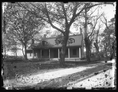 Daniel Berry Austin (American, born 1863, active 1899–1909). <em>J. Vanderveer Flatbush Avenue, Flatbush, Brooklyn</em>, ca. 1899–1909. Gelatin silver glass dry plate negative Brooklyn Museum, Brooklyn Museum/Brooklyn Public Library, Brooklyn Collection, 1996.164.1-1079 (Photo: , 1996.164.1-1079_glass_bw_SL4.jpg)