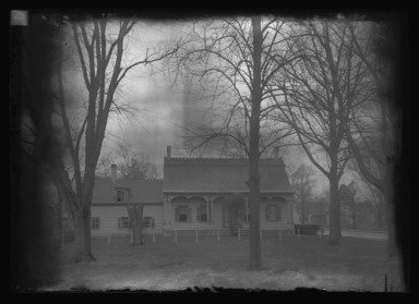 Daniel Berry Austin (American, born 1863, active 1899–1909). <em>N. Duryea, Front, Flatbush Avenue and Vernon Avenue</em>, ca. 1900. Gelatin silver glass dry plate negative Brooklyn Museum, Brooklyn Museum/Brooklyn Public Library, Brooklyn Collection, 1996.164.1-1097 (Photo: , 1996.164.1-1097_glass_bw_SL4.jpg)