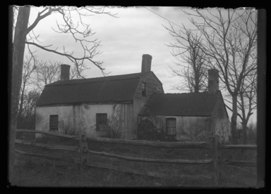 Daniel Berry Austin (American, born 1863, active 1899–1909). <em>Old Stone House, New Dorp, Staten Island</em>, ca. 1899–1909. Gelatin silver glass dry plate negative Brooklyn Museum, Brooklyn Museum/Brooklyn Public Library, Brooklyn Collection, 1996.164.1-1102 (Photo: , 1996.164.1-1102_glass_bw_SL4.jpg)