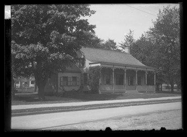 Daniel Berry Austin (American, born 1863, active 1899–1909). <em>W. H. Green, Front View, Flatbush Avenue, near Foster Avenue</em>, May 13, 1906. Gelatin silver glass dry plate negative Brooklyn Museum, Brooklyn Museum/Brooklyn Public Library, Brooklyn Collection, 1996.164.1-527 (Photo: , 1996.164.1-527_glass_bw_SL4.jpg)