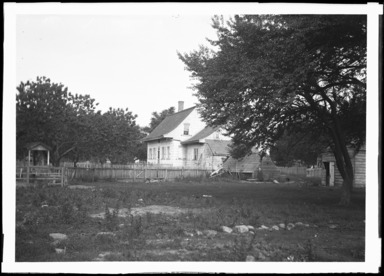 Daniel Berry Austin (American, born 1863, active 1899-1909). <em>Williamson House, S. N. Snovell, Gravesend Village Road</em>, July 30, 1899. Gelatin silver glass dry plate negative Brooklyn Museum, Brooklyn Museum/Brooklyn Public Library, Brooklyn Collection, 1996.164.1-635 (Photo: , 1996.164.1-635_glass_bw_SL4.jpg)