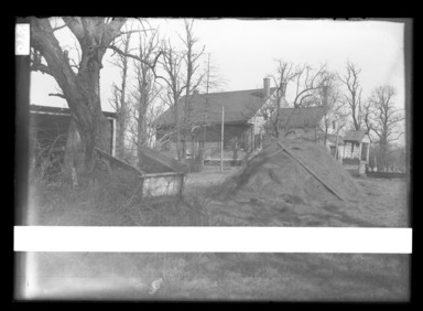 Daniel Berry Austin (American, born 1863, active 1899–1909). <em>Rapalye and Haystack, Jackson Avenue East of Trains Meadow Road to Bowery Bay, Newtown</em>, 1906. Gelatin silver glass dry plate negative Brooklyn Museum, Brooklyn Museum/Brooklyn Public Library, Brooklyn Collection, 1996.164.1-784 (Photo: , 1996.164.1-784_glass_bw_SL4.jpg)