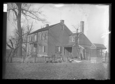 Daniel Berry Austin (American, born 1863, active 1899–1909). <em>Judge Justice Hazard's Home, East Gable Front, Trains Meadow Road, Newton</em>, 1906. Gelatin silver glass dry plate negative Brooklyn Museum, Brooklyn Museum/Brooklyn Public Library, Brooklyn Collection, 1996.164.1-789 (Photo: , 1996.164.1-789_glass_bw_SL4.jpg)