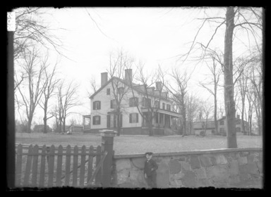 Daniel Berry Austin (American, born 1863, active 1899–1909). <em>Rapalye, Southwest, Shore Road, Astoria, Built about 1730</em>, 1906. Gelatin silver glass dry plate negative Brooklyn Museum, Brooklyn Museum/Brooklyn Public Library, Brooklyn Collection, 1996.164.1-793 (Photo: , 1996.164.1-793_glass_bw_SL4.jpg)