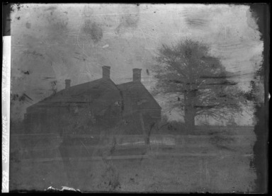 Daniel Berry Austin (American, born 1863, active 1899–1909). <em>Samuel Moore,  East Gable, Shore Road, near Poor Bowery Bay, North Beach, Long Island, Built about 1684</em>, 1906. Gelatin silver glass dry plate negative Brooklyn Museum, Brooklyn Museum/Brooklyn Public Library, Brooklyn Collection, 1996.164.1-808 (Photo: , 1996.164.1-808_glass_bw_SL4.jpg)