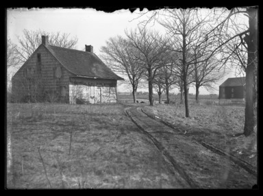 Daniel Berry Austin (American, born 1863, active 1899–1909). <em>Garretson's House and Mill, Avenue U, (Strome Kill), Gravesend, Brooklyn</em>, ca. 1899–1909. Gelatin silver glass dry plate negative Brooklyn Museum, Brooklyn Museum/Brooklyn Public Library, Brooklyn Collection, 1996.164.1-952 (Photo: , 1996.164.1-952_glass_bw_SL4.jpg)