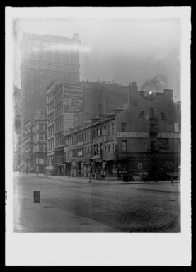 Daniel Berry Austin (American, born 1863, active 1899–1909). <em>Broadway at Duane Streets, New York</em>, ca. 1899–1909. Gelatin silver glass dry plate negative Brooklyn Museum, Brooklyn Museum/Brooklyn Public Library, Brooklyn Collection, 1996.164.1-970 (Photo: , 1996.164.1-970_glass_bw_SL4.jpg)