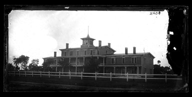 George Bradford Brainerd (American, 1845–1887). <em>Hotel</em>, ca. 1872–1887. Dry negative plate Brooklyn Museum, Brooklyn Museum/Brooklyn Public Library, Brooklyn Collection, 1996.164.2-2404 (Photo: Brooklyn Museum, 1996.164.2-2404_bw_SL4.jpg)