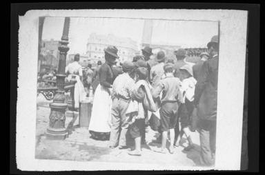 Raoul Froger-Doudement (American, born France, active 1890s-1900s). <em>Children and Adults, New York</em>, ca. 1900. Glass plate negative Brooklyn Museum, Brooklyn Museum/Brooklyn Public Library, Brooklyn Collection, 1996.164.3-11a (Photo: , 1996.164.3-11a_bw_SL4.jpg)