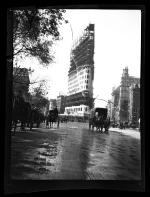 Raoul Froger-Doudement (American, born France, active 1890s-1900s). <em>Flatiron Building, Being Erected</em>, ca. 1900. Glass plate negative Brooklyn Museum, Brooklyn Museum/Brooklyn Public Library, Brooklyn Collection, 1996.164.3-121 (Photo: , 1996.164.3-121_bw_SL4.jpg)