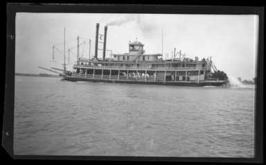Raoul Froger-Doudement (American, born France, active 1890s-1900s). <em>Boat "Mabel Comeaux,"</em> ca. 1900. Glass plate negative Brooklyn Museum, Brooklyn Museum/Brooklyn Public Library, Brooklyn Collection, 1996.164.3-15 (Photo: , 1996.164.3-15_bw_SL4.jpg)