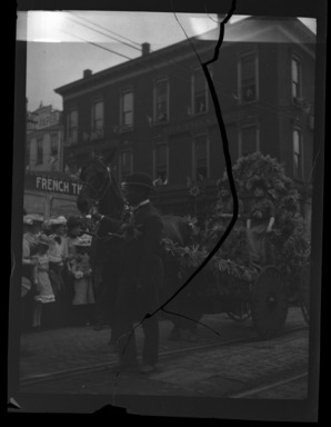 Raoul Froger-Doudement (American, born France, active 1890s-1900s). <em>Flower Parade down South</em>, ca. 1900. Glass plate negative Brooklyn Museum, Brooklyn Museum/Brooklyn Public Library, Brooklyn Collection, 1996.164.3-49 (Photo: , 1996.164.3-49_bw_SL4.jpg)