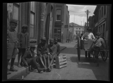 Raoul Froger-Doudement (American, born France, active 1890s-1900s). <em>Boys and Two Men and Wagon</em>, ca. 1900. Glass plate negative Brooklyn Museum, Brooklyn Museum/Brooklyn Public Library, Brooklyn Collection, 1996.164.3-98 (Photo: , 1996.164.3-98_bw_SL4.jpg)