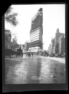 Raoul Froger-Doudement (American, born France, active 1890s–1900s). <em>Flatiron Building, Being Erected</em>, ca. 1900. Glass plate negative Brooklyn Museum, Brooklyn Museum/Brooklyn Public Library, Brooklyn Collection, 1996.164.3-9 (Photo: , 1996.164.3-9_bw_SL4.jpg)