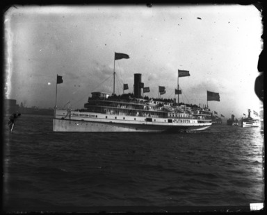Edgar S. Thomson (American, active 1890s-1900s). <em>Plymouth (Used As an Observation Boat at the Return of the Fleet after Spanish-American War)</em>, 1899. Gelatin silver glass dry plate negative Brooklyn Museum, Brooklyn Museum/Brooklyn Public Library, Brooklyn Collection, 1996.164.7-32 (Photo: , 1996.164.7-32_glass_bw_SL4.jpg)