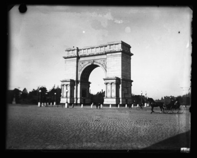 Edgar S. Thomson (American, active 1890s-1900s). <em>Soldiers' and Sailors' Monument, Prospect Park</em>, 1896. Gelatin silver glass dry plate negative Brooklyn Museum, Brooklyn Museum/Brooklyn Public Library, Brooklyn Collection, 1996.164.7-61 (Photo: , 1996.164.7-61_glass_bw_SL4.jpg)
