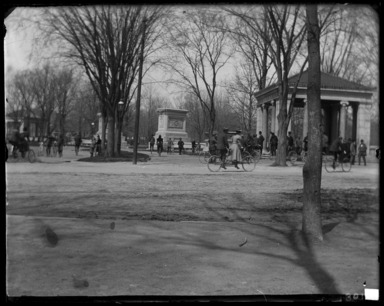 Edgar S. Thomson (American, active 1890s-1900s). <em>Prospect Park Circle</em>, 1896. Gelatin silver glass dry plate negative Brooklyn Museum, Brooklyn Museum/Brooklyn Public Library, Brooklyn Collection, 1996.164.7-64 (Photo: , 1996.164.7-64_glass_bw_SL4.jpg)