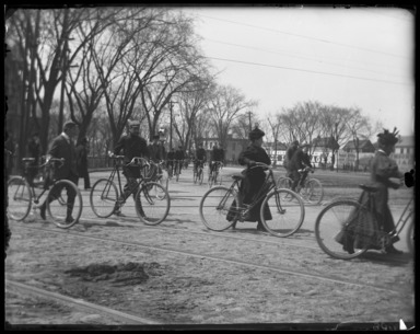 Edgar S. Thomson (American, active 1890s-1900s). <em>Circle Prospect Park</em>, 1896. Gelatin silver glass dry plate negative Brooklyn Museum, Brooklyn Museum/Brooklyn Public Library, Brooklyn Collection, 1996.164.7-65 (Photo: , 1996.164.7-65_glass_bw_SL4.jpg)