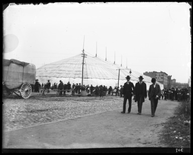 Edgar S. Thomson (American, active 1890s-1900s). <em>PT Barnum's Circus, Broadway and Halsey Streets</em>, 1894. Gelatin silver glass dry plate negative Brooklyn Museum, Brooklyn Museum/Brooklyn Public Library, Brooklyn Collection, 1996.164.7-66 (Photo: , 1996.164.7-66_glass_bw_SL4.jpg)