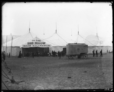 Edgar S. Thomson (American, active 1890s-1900s). <em>PT Barnum's Circus, Broadway and Halsey Streets</em>, 1894. Gelatin silver glass dry plate negative Brooklyn Museum, Brooklyn Museum/Brooklyn Public Library, Brooklyn Collection, 1996.164.7-67 (Photo: , 1996.164.7-67_glass_bw_SL4.jpg)