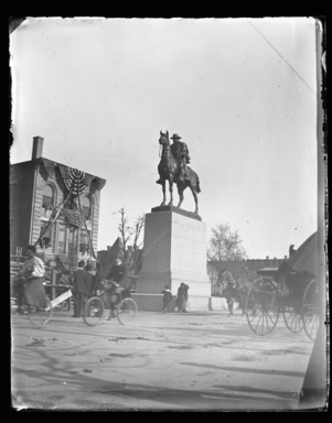Edgar S. Thomson (American, active 1890s-1900s). <em>Dedication of Grant Monument, Bedford Avenue, Brooklyn</em>, May 25, 1896. Gelatin silver glass dry plate negative Brooklyn Museum, Brooklyn Museum/Brooklyn Public Library, Brooklyn Collection, 1996.164.7-6 (Photo: , 1996.164.7-6_glass_bw_SL4.jpg)