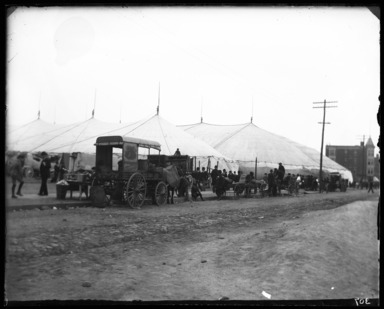 Edgar S. Thomson (American, active 1890s-1900s). <em>PT Barnum's Circus, Broadway and Halsey Streets</em>, 1894. Gelatin silver glass dry plate negative Brooklyn Museum, Brooklyn Museum/Brooklyn Public Library, Brooklyn Collection, 1996.164.7-92 (Photo: , 1996.164.7-92_glass_bw_SL4.jpg)