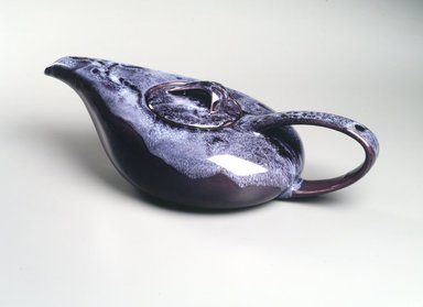 Vernon Kilns. <em>Teapot and Lid</em>, 1950s. Glazed earthenware, 4 3/8 x 14 5/8 x 7 in. (11.1 x 37.1 x 17.8 cm). Brooklyn Museum, Gift of Rosemarie Haag Bletter and Martin Filler in memory of Sidney Filler, 1996.180a-b. Creative Commons-BY (Photo: Brooklyn Museum, 1996.180a-b.jpg)