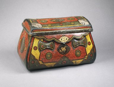  <em>Traveling Coffer</em>, ca. 1250-1290. Lacquer over leather, bamboo, wood, with metal mounts, 17 1/4 x 29 x 16 1/4 in. (43.8 x 73.7 x 41.3 cm). Brooklyn Museum, Gift of the Asian Art Council, 1996.68. Creative Commons-BY (Photo: Brooklyn Museum, 1996.68_SL1.jpg)