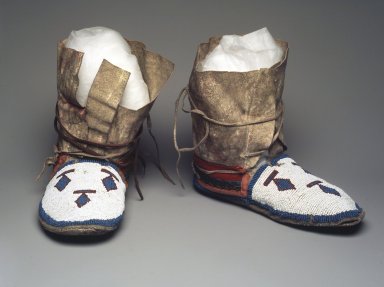 Plains (Northern). <em>Pair of Moccasins</em>, 1900–1925. Hide, beads, wool, 7 3/4 x 10 x 4 in. (19.7 x 25.4 x 10.2 cm). Brooklyn Museum, Gift of Sasha Nyary and Family, 1997.105.2a-b. Creative Commons-BY (Photo: Brooklyn Museum, 1997.105.2a-b_transp6355.jpg)