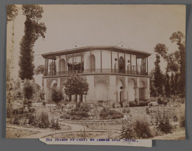  <em>[Untitled], One of 274 Vintage Photographs</em>, late 19th-early 20th century. Photograph, 6 1/8 x 8 1/4 in. (15.5 x 20.9 cm). Brooklyn Museum, Purchase gift of Leona Soudavar in memory of Ahmad Soudavar, 1997.3.44 (Photo: Brooklyn Museum, 1997.3.44_IMLS_PS3.jpg)