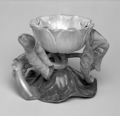 Worcester Royal Porcelain Co. (founded 1751). <em>Vase</em>, ca. 1880. Porcelain, 5 x 6 1/2 x 5 3/4 in. (12.7 x 16.5 x 14.6 cm). Brooklyn Museum, Gift of the Estate of Harold S. Keller, 1999.152.100. Creative Commons-BY (Photo: Brooklyn Museum, 1999.152.100_bw.jpg)
