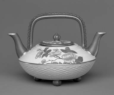 Worcester Royal Porcelain Co. (founded 1751). <em>Teapot and Lid</em>, ca. 1885. Porcelain, 5 7/8 x 8 1/2 x 7 3/8 in. (14.9 x 21.6 x 18.8 cm). Brooklyn Museum, Gift of the Estate of Harold S. Keller, 1999.152.114a-b. Creative Commons-BY (Photo: Brooklyn Museum, 1999.152.114a-b_bw.jpg)