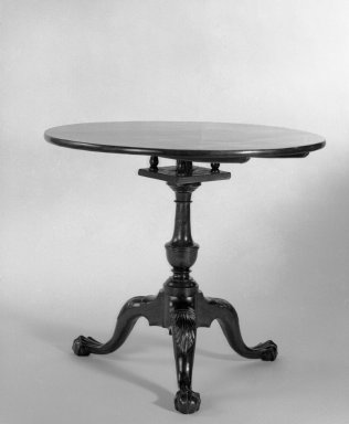 American. <em>Tilt-Top Tea Table</em>, 1755-1785. Mahogany (no secondary wood apparent), 27 1/4 x 31 1/4 in. (69.2 x 79.4 cm). Brooklyn Museum, Bequest of Samuel E. Haslett, 20.943. Creative Commons-BY (Photo: Brooklyn Museum, 20.943_bw_IMLS.jpg)