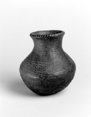 Mano or. <em>Vessel with "Medicine,"</em> 19th or 20th century. Ceramic, solidified mineral materials, 4 1/2 x 4 x 4 in.  (11.4 x 10.2 x 10.2 cm). Brooklyn Museum, Gift of Blake Robinson, 2002.31.4. Creative Commons-BY (Photo: Brooklyn Museum, 2002.31.4_bw.jpg)