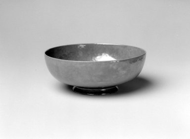 Ruskin Pottery (1889-1935). <em>Bowl</em>, ca. 1915. Glazed earthenware, height: 2 1/4 in. (5.7 cm); diameter: 5 3/4 in. (14.6 cm). Brooklyn Museum, Gift of Rosemarie Haag Bletter and Martin Filler, 2003.57.2. Creative Commons-BY (Photo: Brooklyn Museum, 2003.57.2_bw.jpg)